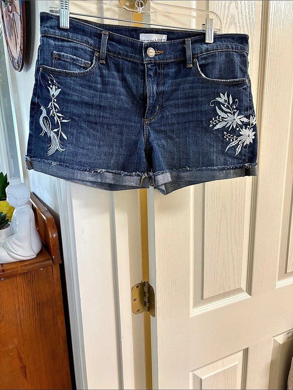 LOFT Embroidered Denim Jean Shorts Blue Size 4